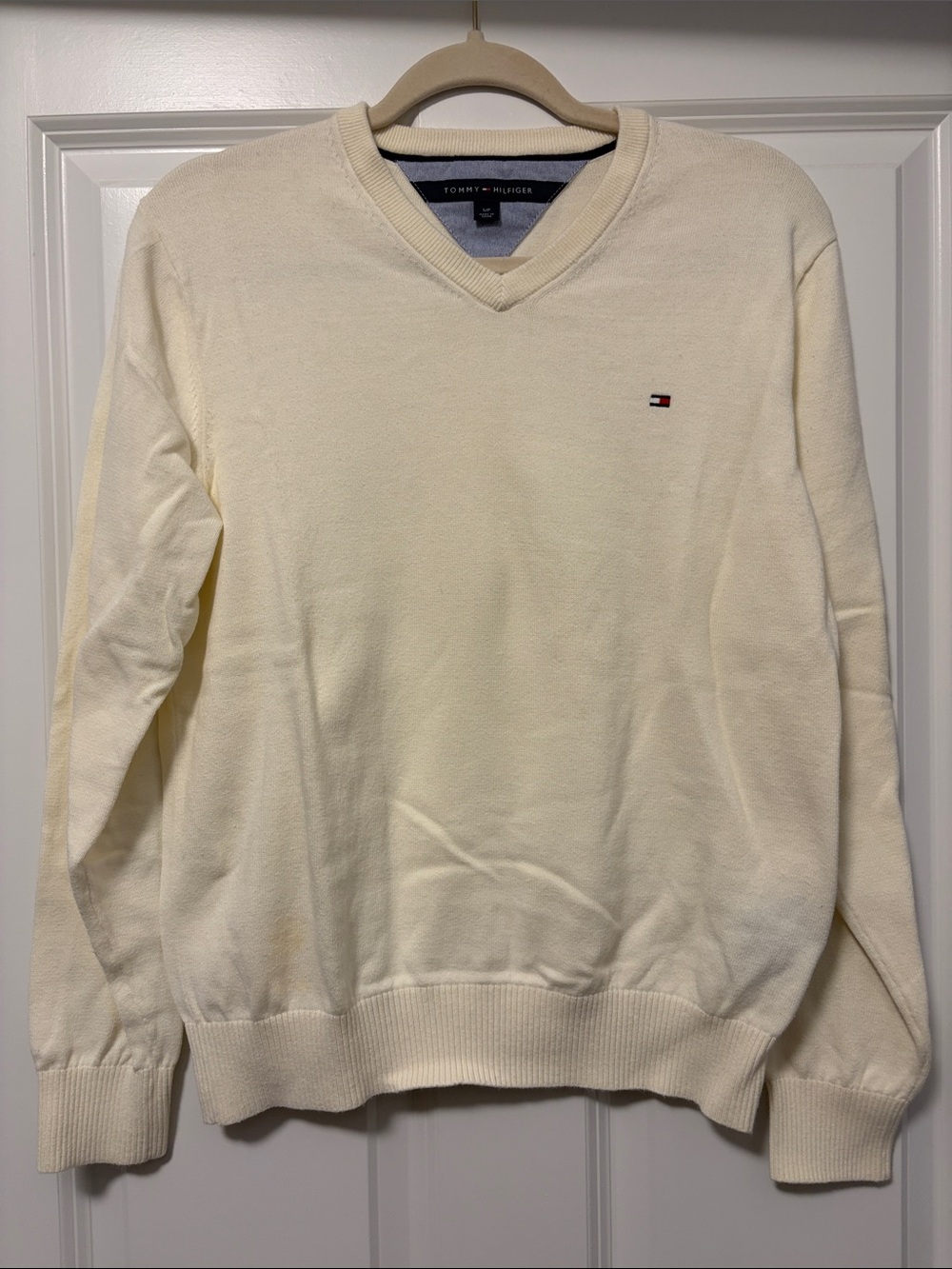 Tommy Hilfiger Men's Cream V-Neck Sweater with Flag Logo